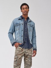 Men's Wrangler Classic Denim Trucker Jacket in Vintage Indigo